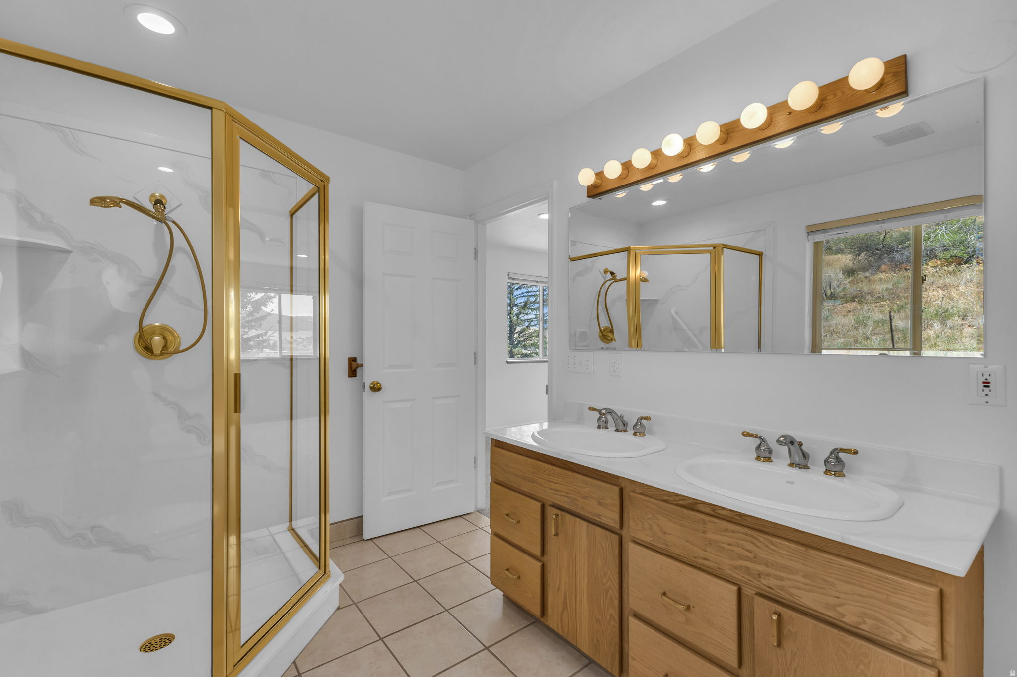 NORTH SUMMIT - Residential