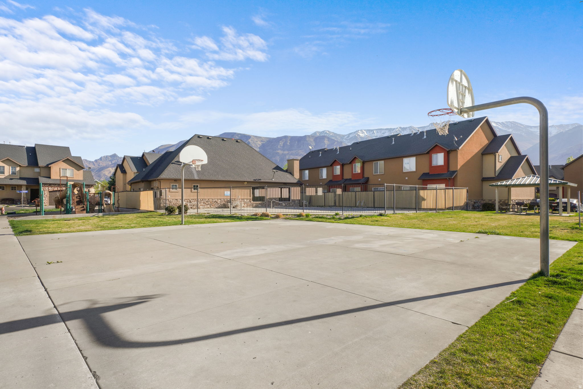 MAPLEWOOD - Residential