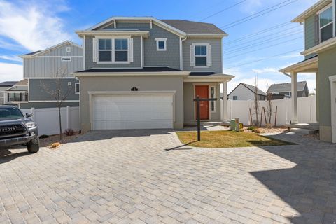 Photo of 41 E BRUSHY CANYON ST S, Saratoga Springs, UT 84045 (MLS # 2142942)