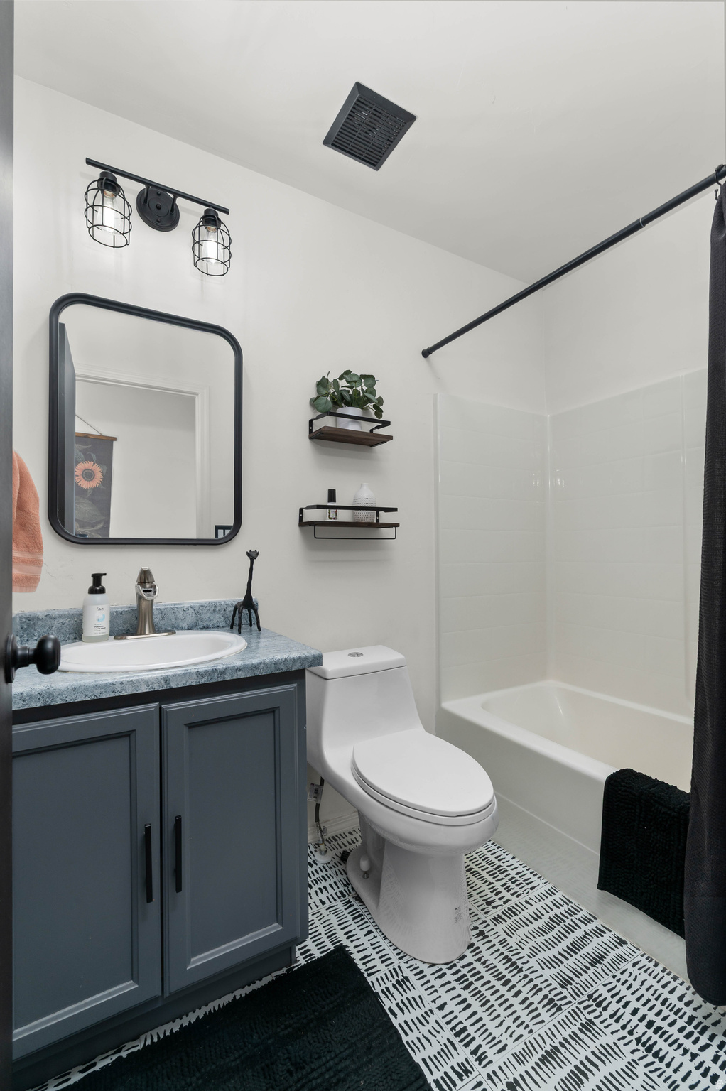 COMISKEY PARK GARDEN - Residential