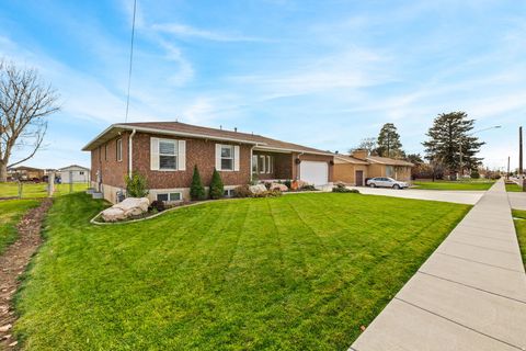Tiny photo for 2885 W 700 S, Syracuse, UT 84075 (MLS # 2123971)