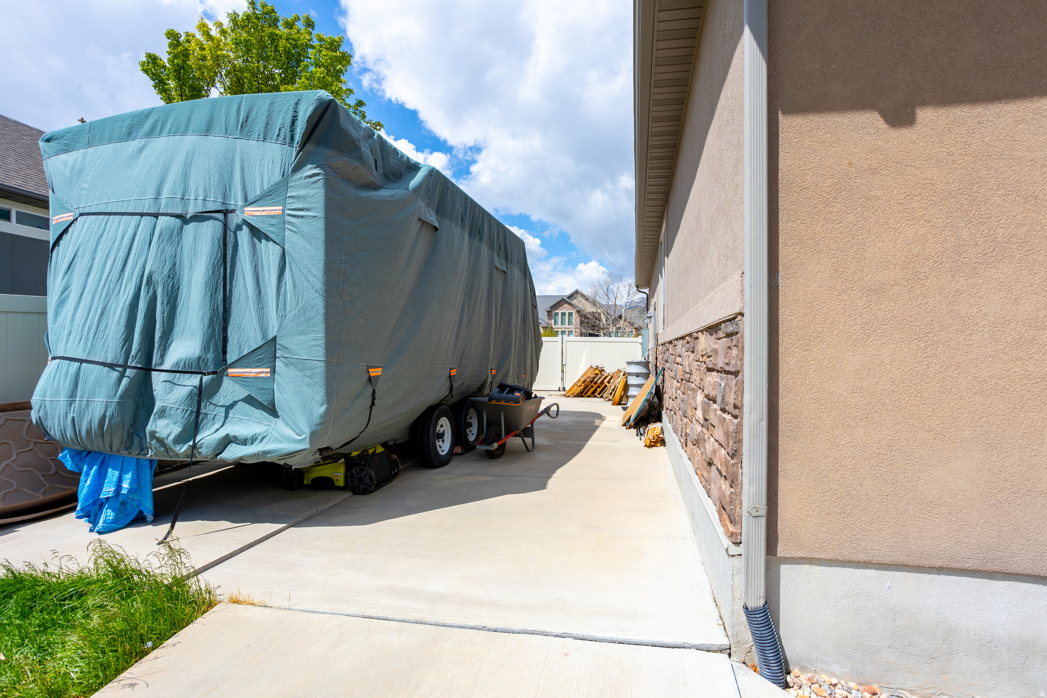 COVE@HERRIMAN SPRING - Residential