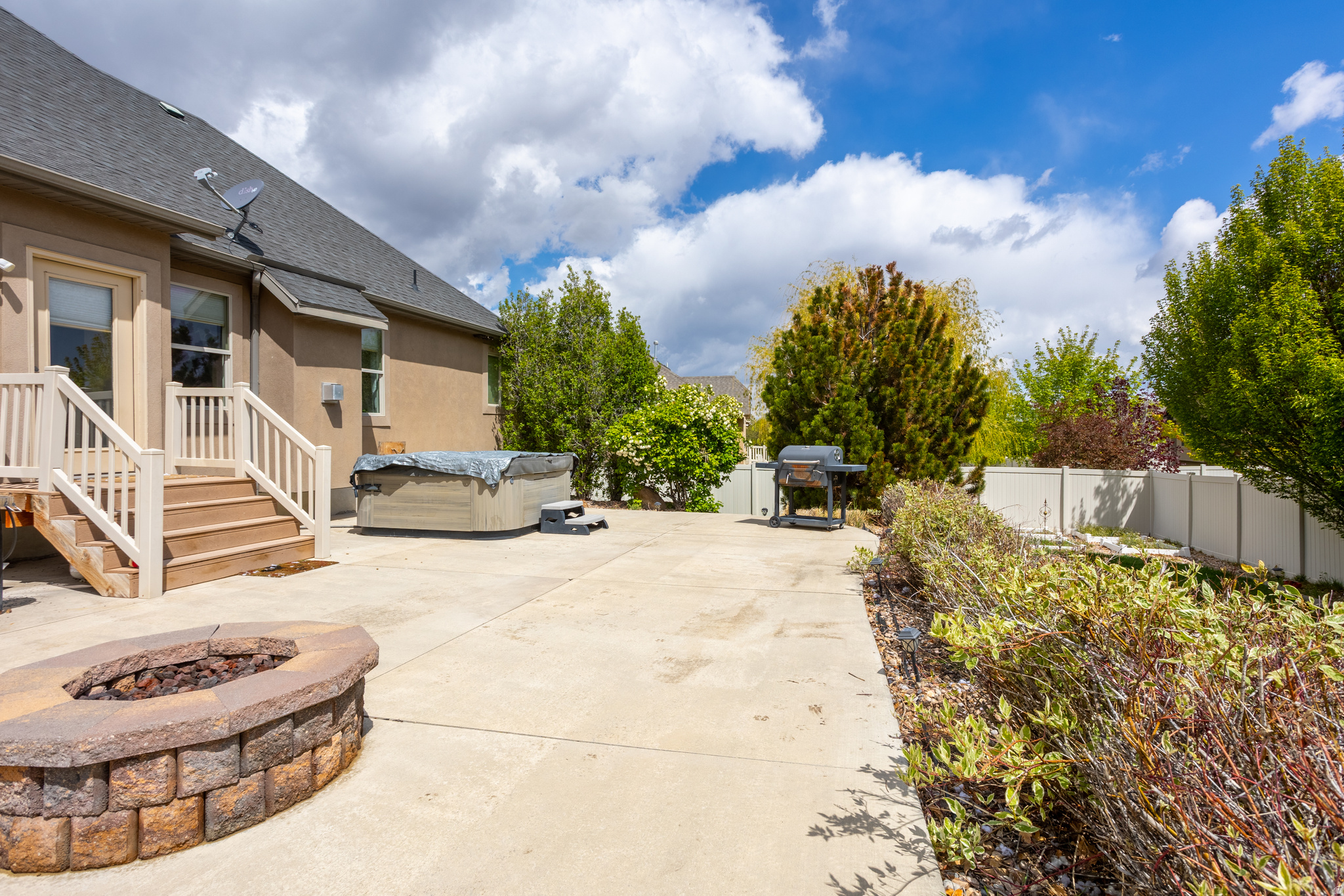 COVE@HERRIMAN SPRING - Residential