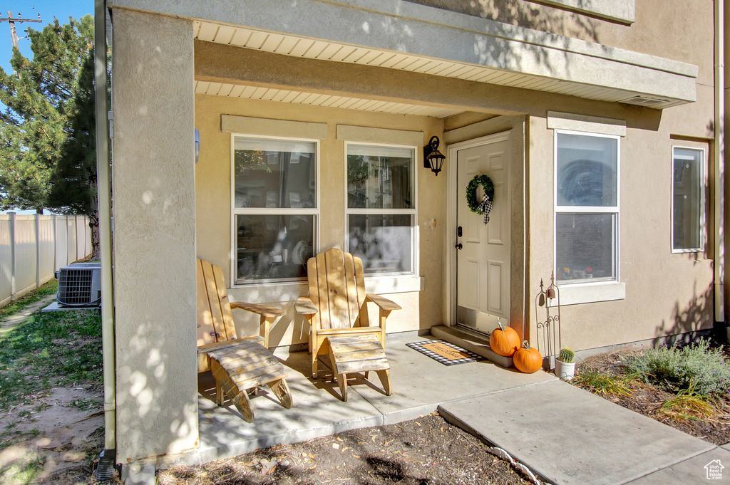 Photo of 7344 S SHELBY VIEW DR E, Midvale, UT 84047 (MLS # 2119749)