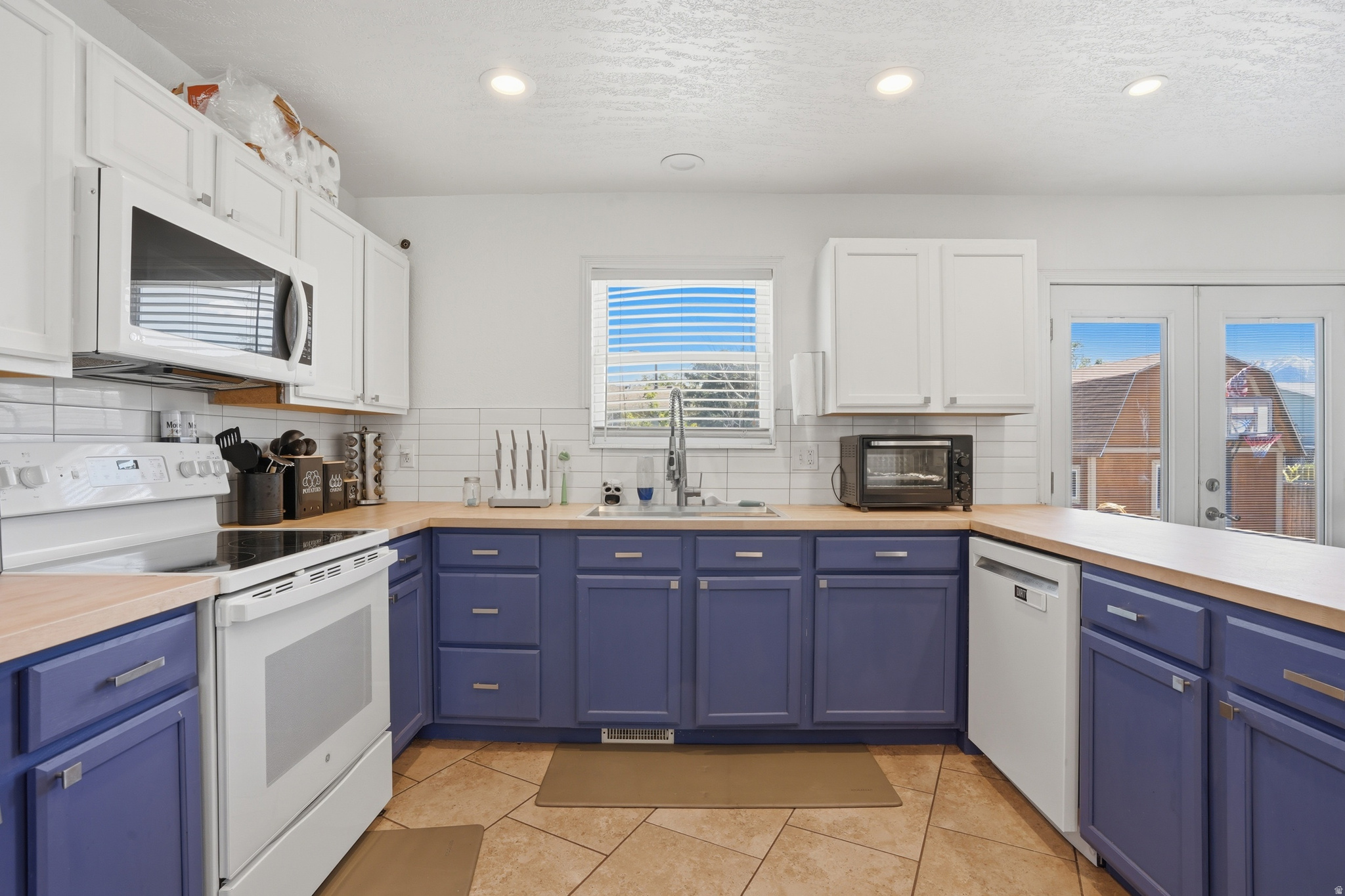 CANYON WEST - Residential