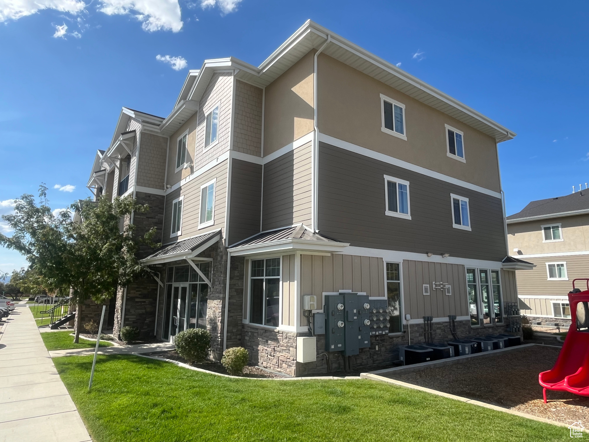 CENTENNIAL PARK - Commercial Sale