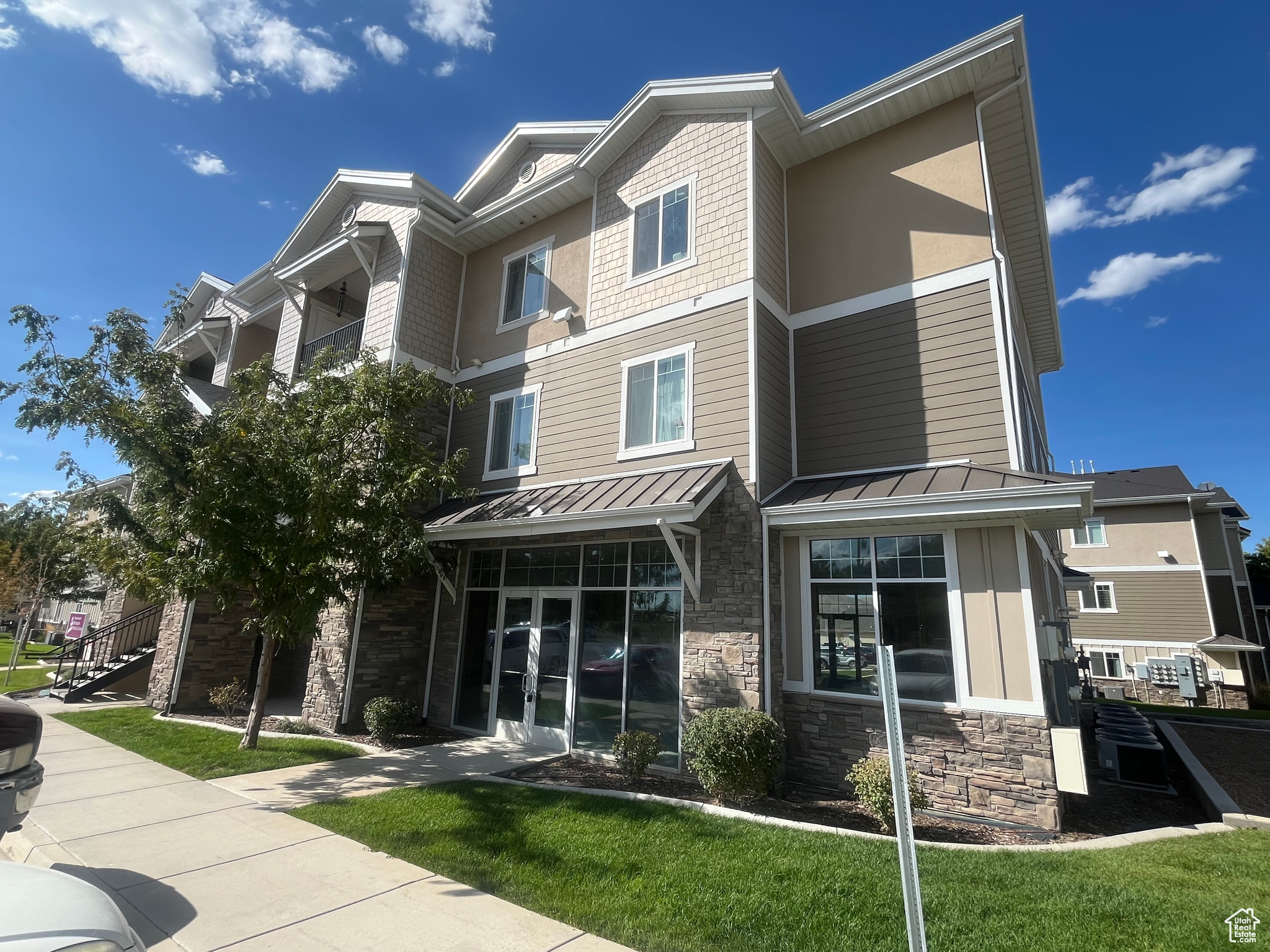 CENTENNIAL PARK - Commercial Sale