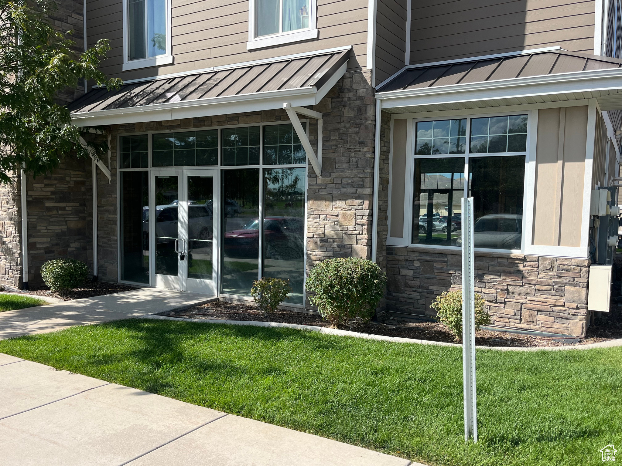 CENTENNIAL PARK - Commercial Sale