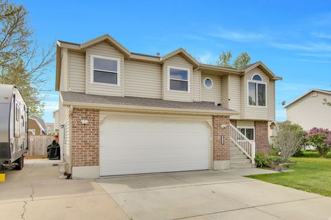 Tiny photo for 2113 W 2220 N, Clinton, UT 84015 (MLS # 2150097)