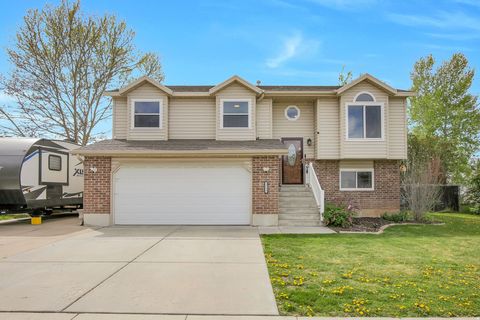 Tiny photo for 2113 W 2220 N, Clinton, UT 84015 (MLS # 2150097)