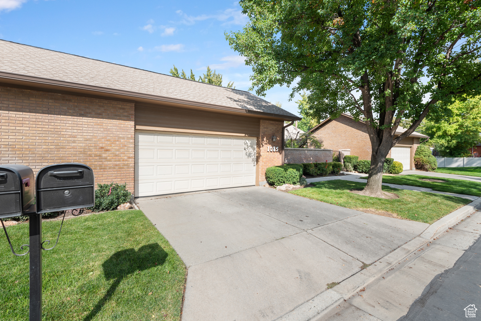 VINE STREET - Residential