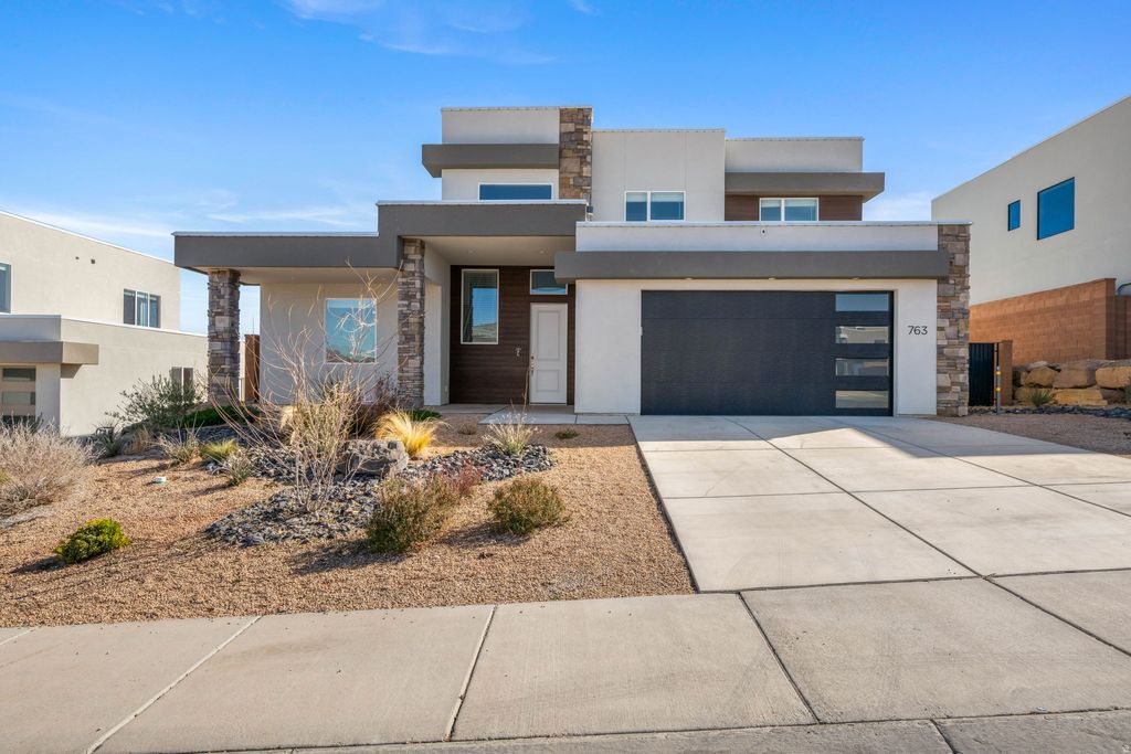 Photo of 763 S MINCIO CIR, Saint George, UT 84770 (MLS # 2134106)