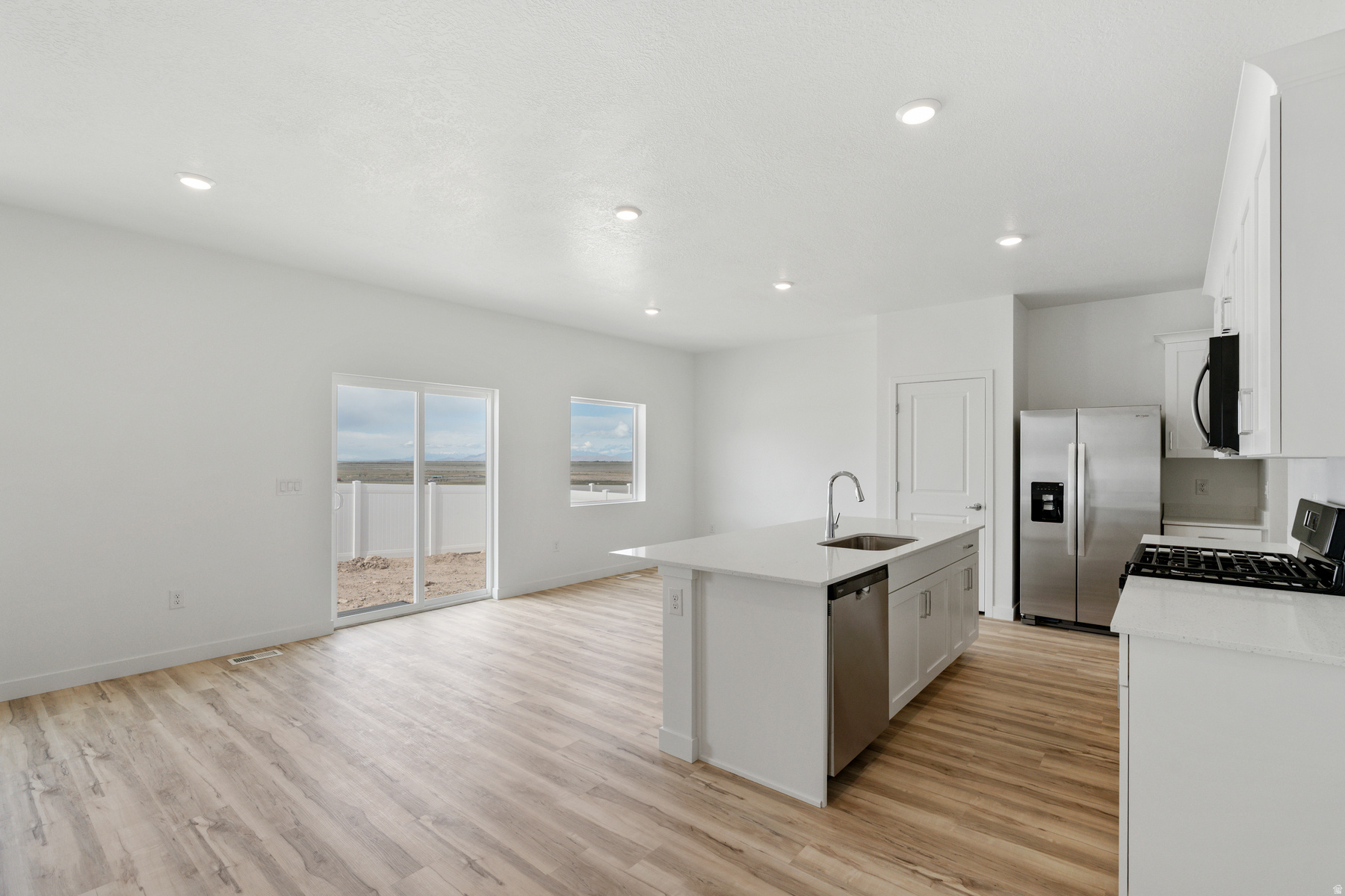 DESERT EDGE - Residential