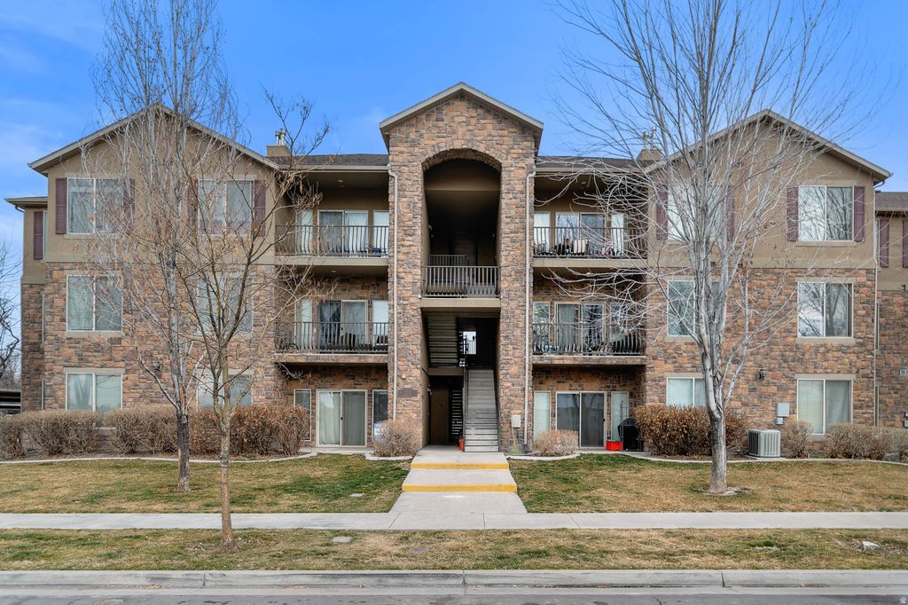 Photo of 476 W 200 N #206, Springville, UT 84663 (MLS # 2136334)