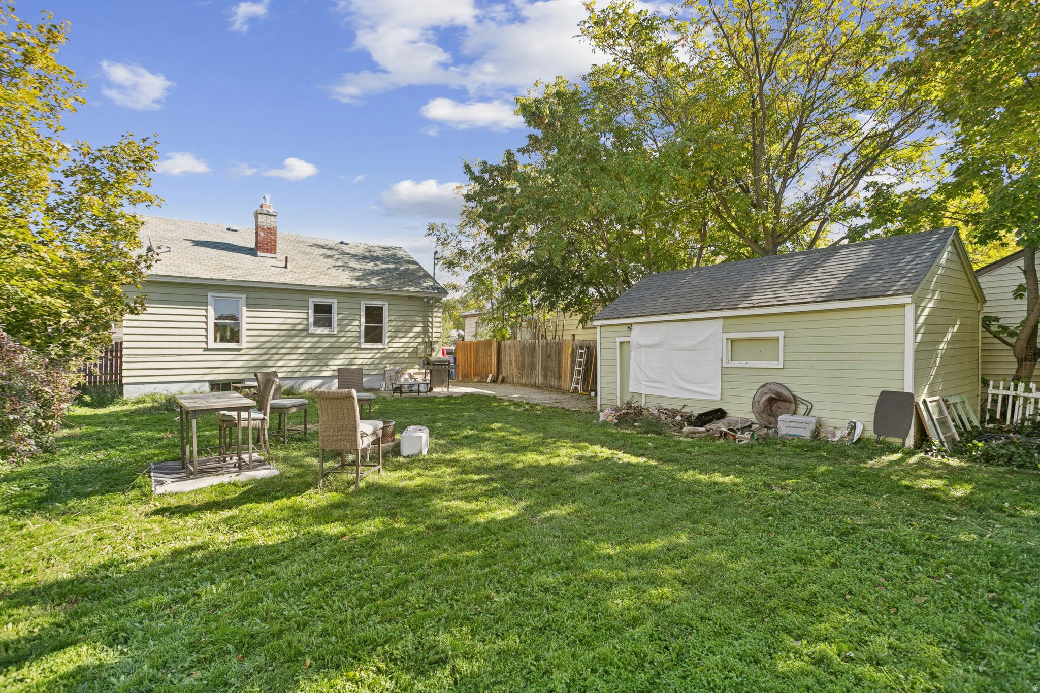 NORA LEE - Residential