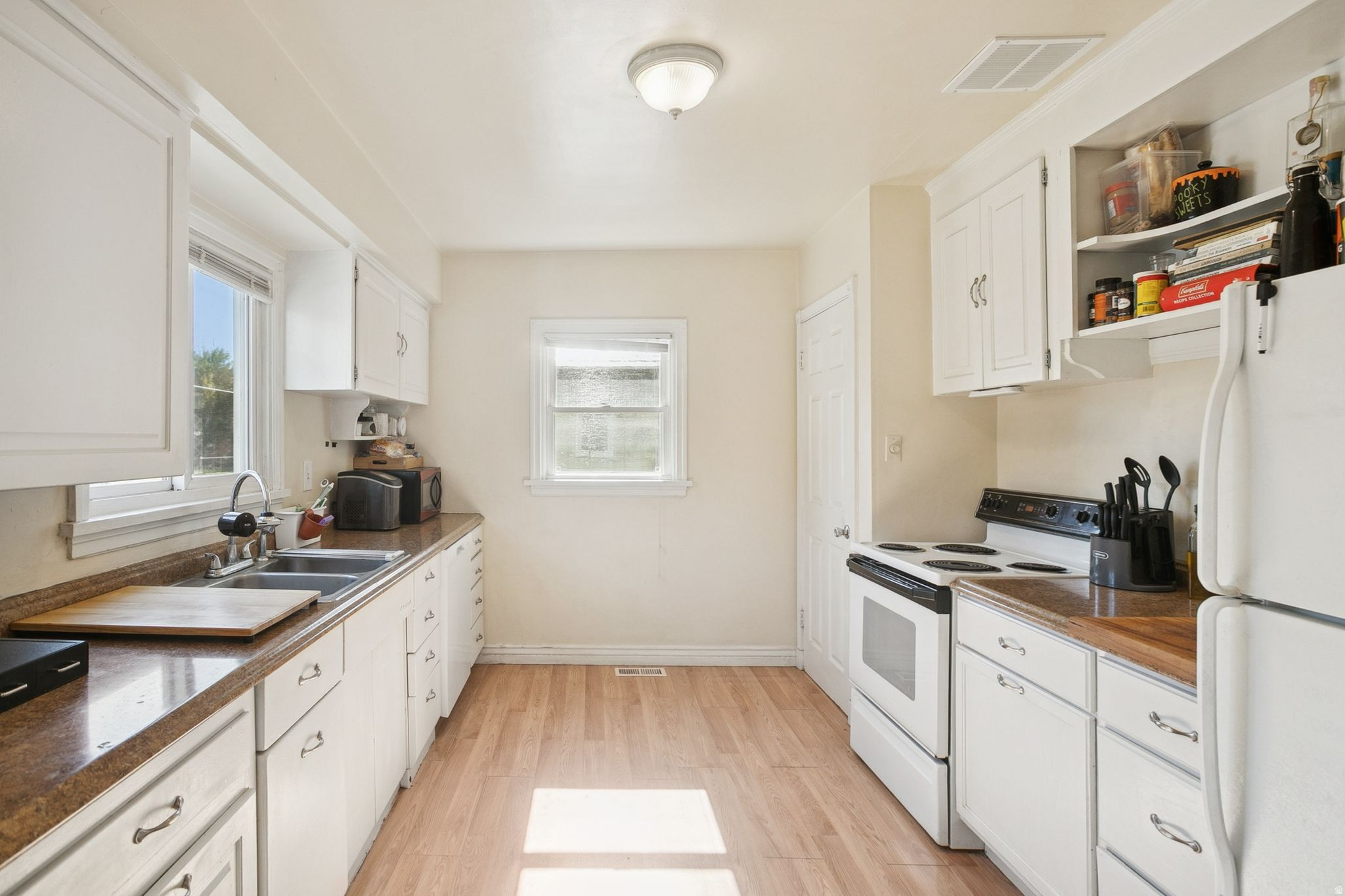 NORA LEE - Residential