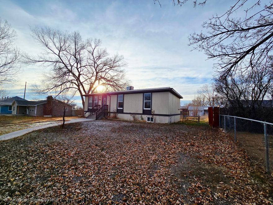 With plenty of room for family, hobbies, and projects, this home is full of possibilities for those ready to create a space that truly fits their lifestyle. Inside, you'll find generously sized bedrooms and functional living areas that provide flexibility for whatever your needs may be. The large lot gives you space for outdoor entertaining, gardening, or future expansions, making this a property with long-term potential. Whether you're looking to customize, update, or add your personal touch, this home is a rare opportunity to build the home you've been dreaming of in a convenient location. Don't miss your chance to bring your vision to life!
