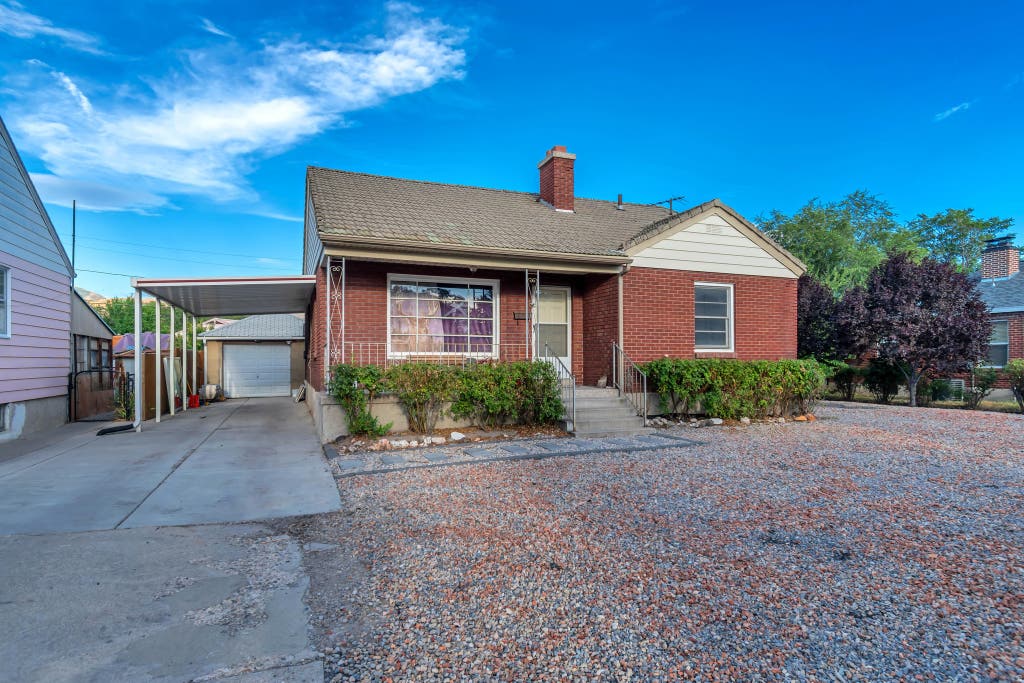 Photo of 562 N 1000 W, Salt Lake City, UT 84116 (MLS # 2179111)