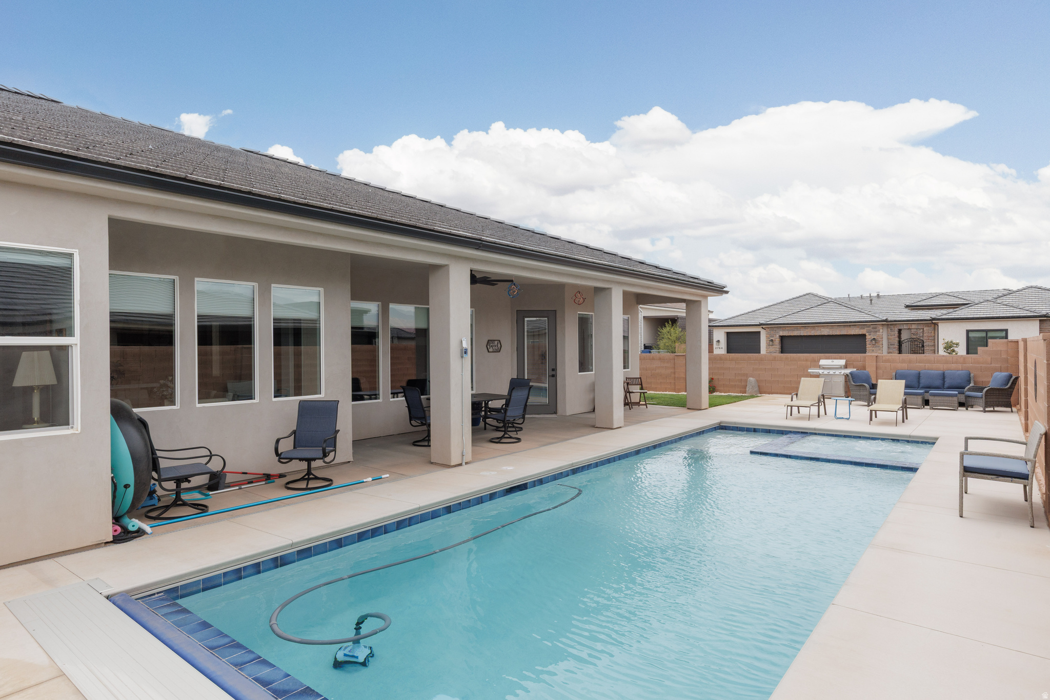 SANDSTONE FIELDS - Residential