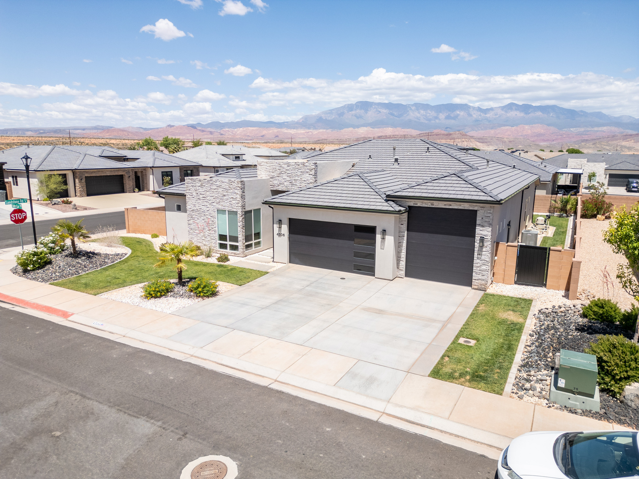 SANDSTONE FIELDS - Residential