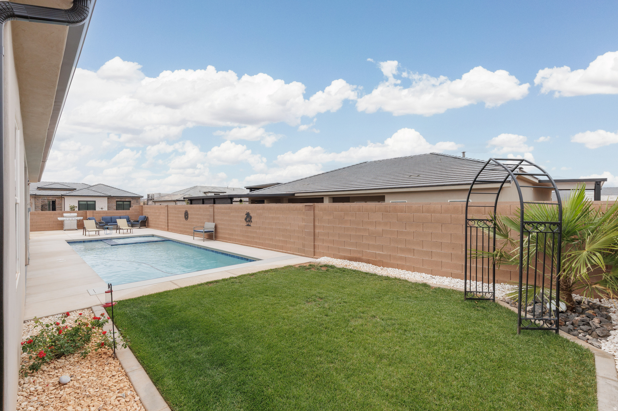 SANDSTONE FIELDS - Residential