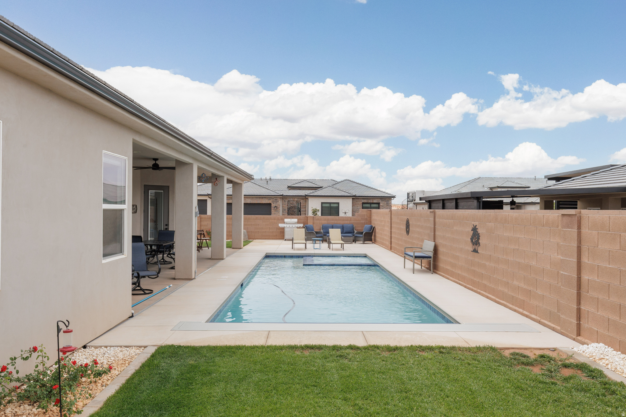 SANDSTONE FIELDS - Residential