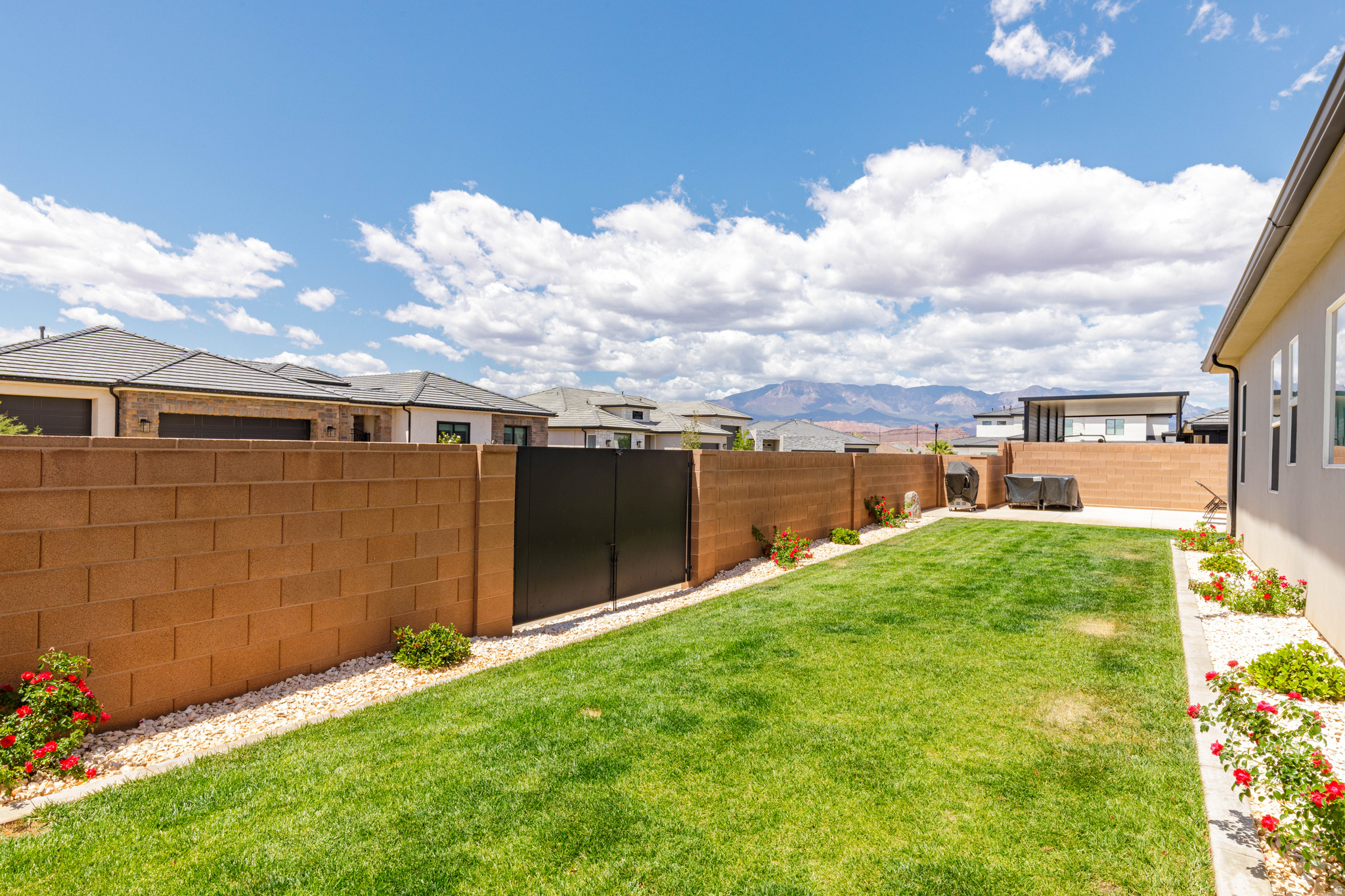 SANDSTONE FIELDS - Residential