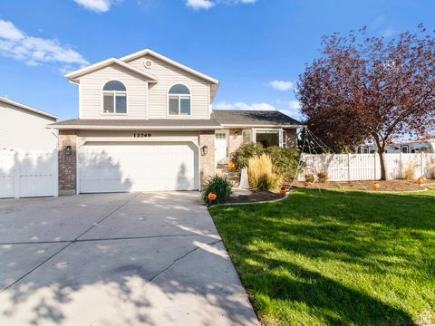 Photo of 12749 S ROSBERG DR #36, Riverton, UT 84065 (MLS # 2118446) Photo of 12749 S ROSBERG DR #36, Riverton, UT 84065 (MLS # 2118446)