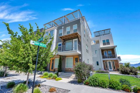 Townhouse For Sale - 11241 S Freestone Rd<br/> South Jordan, UT 84009