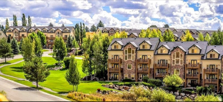 MOOSE HOLLOW - Residential