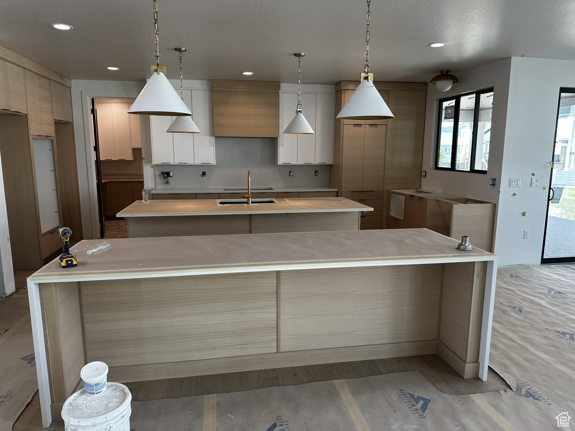 GRANDEUR ESTATES - Residential