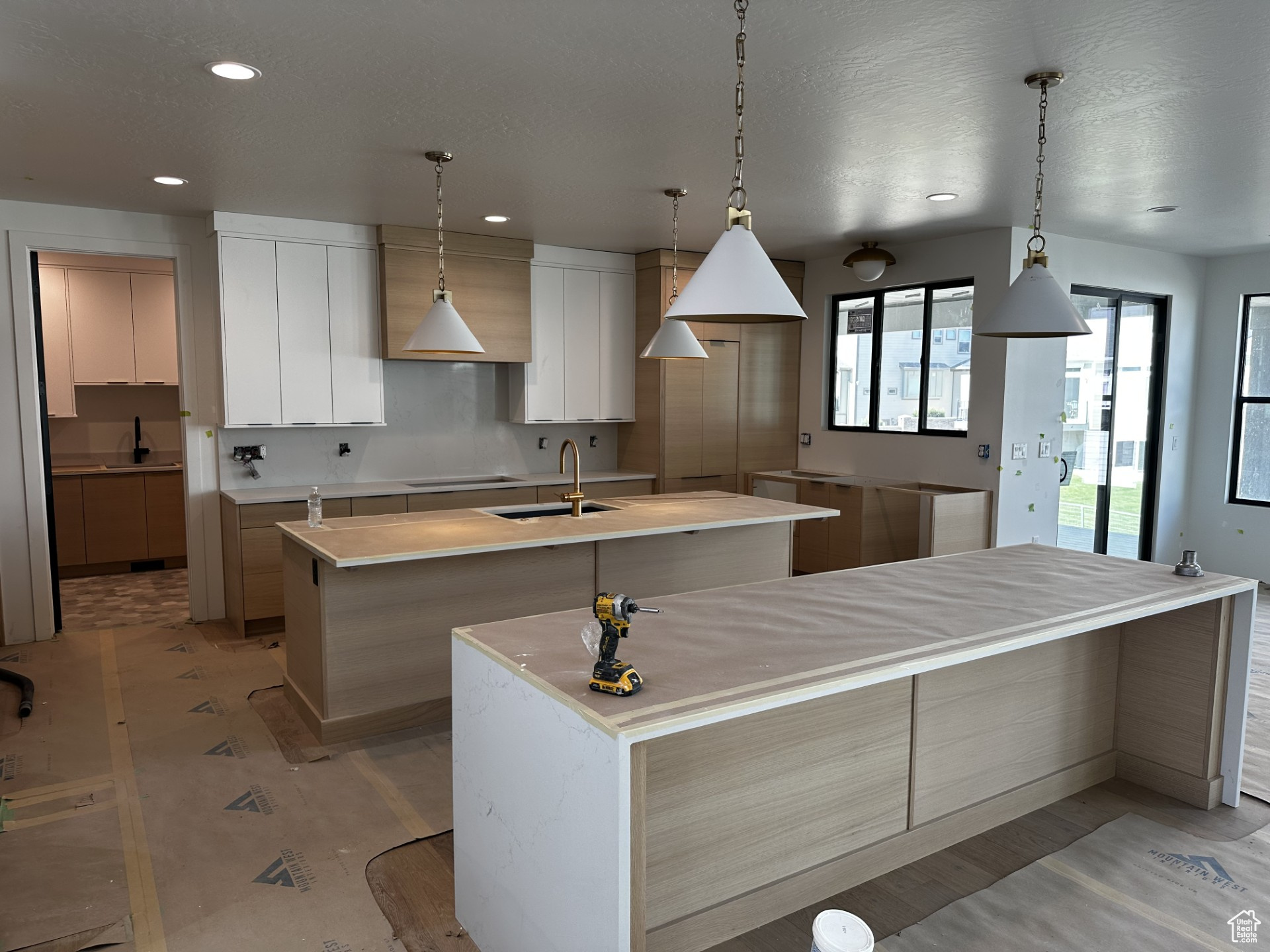 GRANDEUR ESTATES - Residential