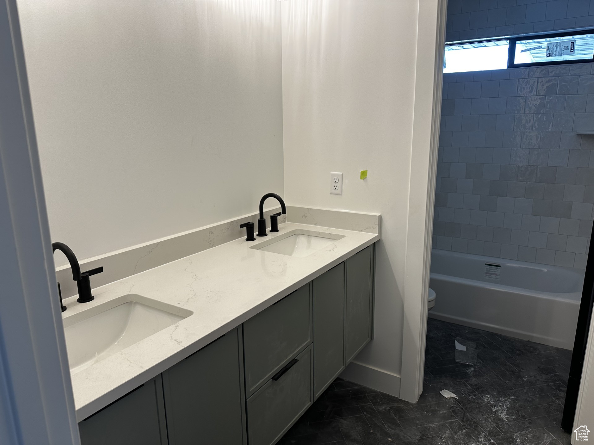 GRANDEUR ESTATES - Residential