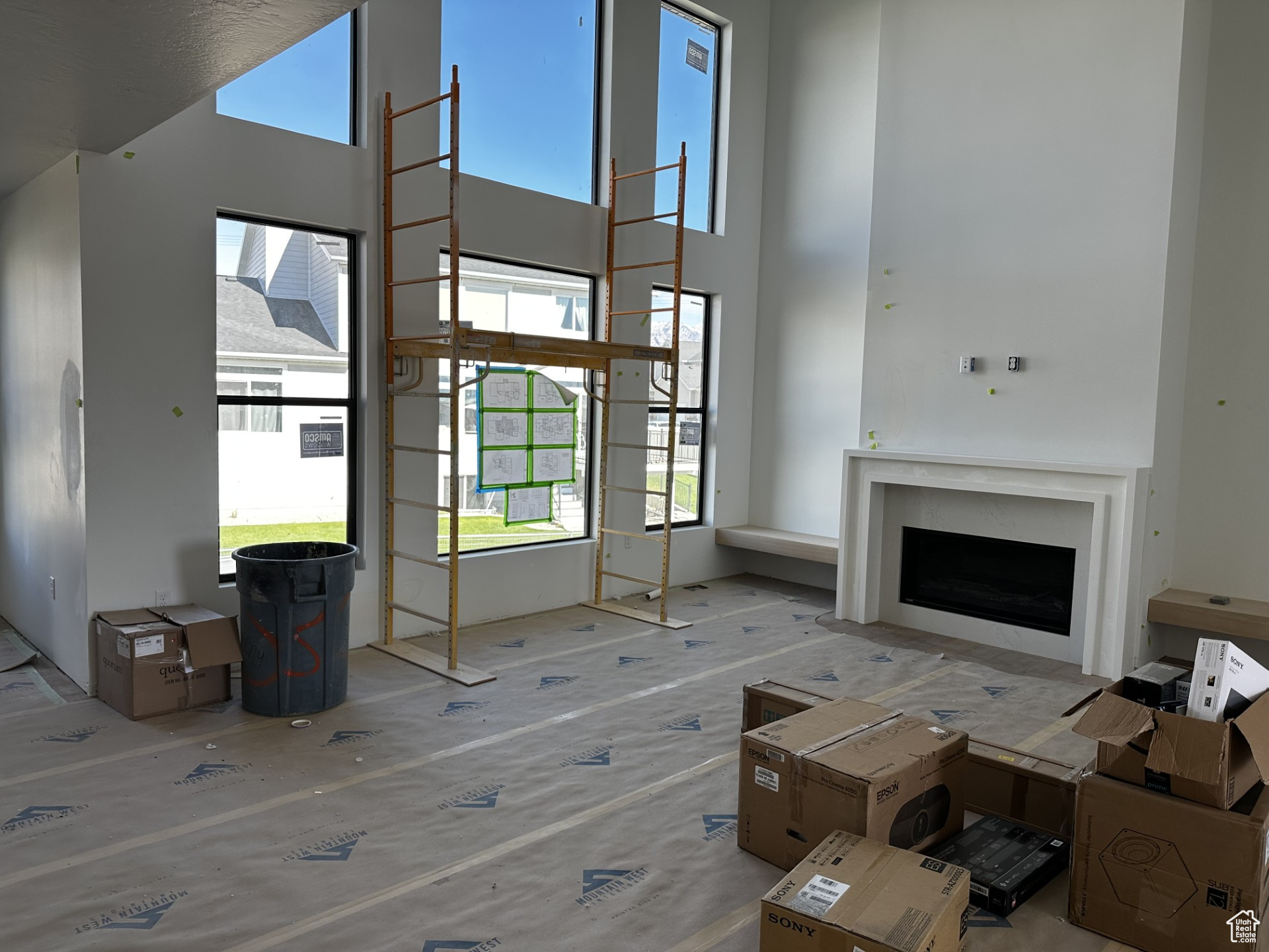 GRANDEUR ESTATES - Residential