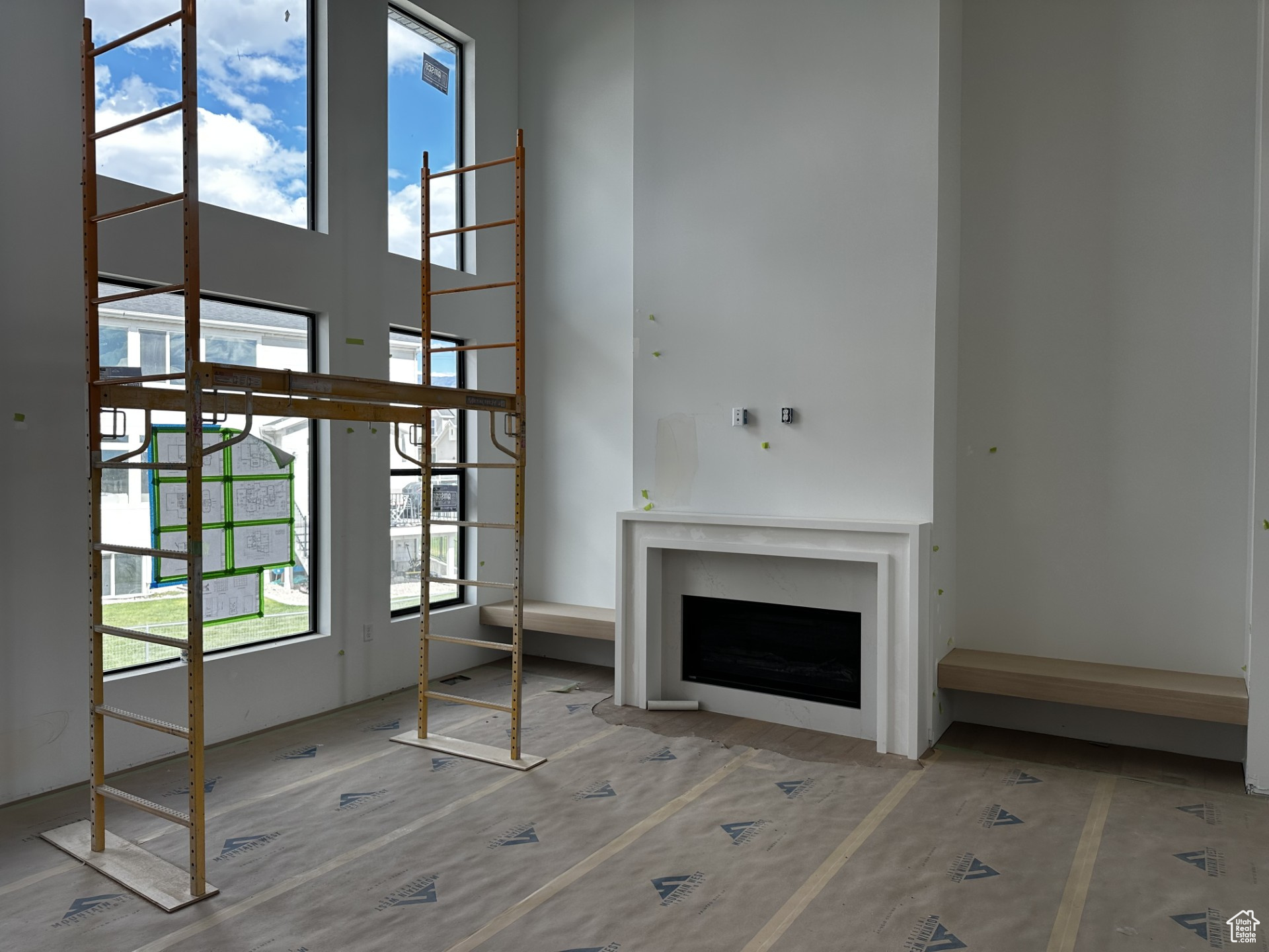 GRANDEUR ESTATES - Residential