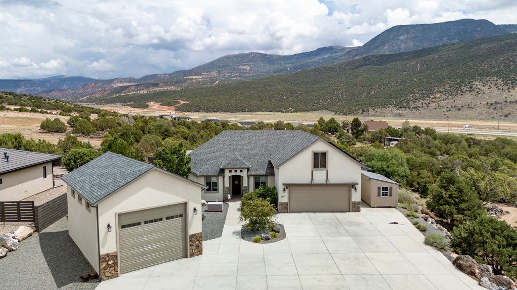 Photo of 2085 S EAGLE LOOP, Cedar City, UT 84720 (MLS # 2178948)