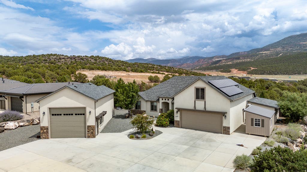 Photo of 2085 S EAGLE LOOP, Cedar City, UT 84720 (MLS # 2178948)