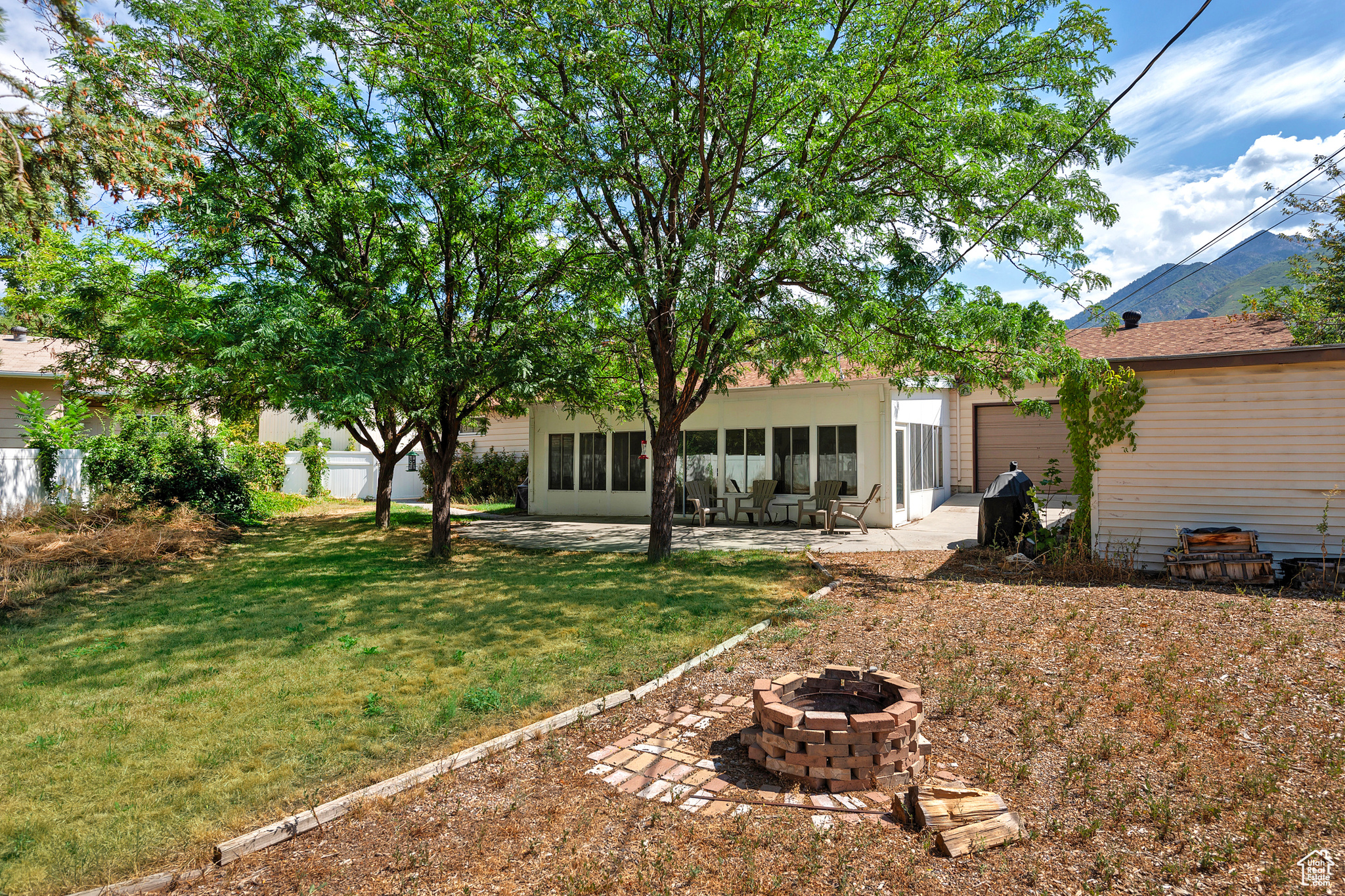 2862 E PAMELA DR