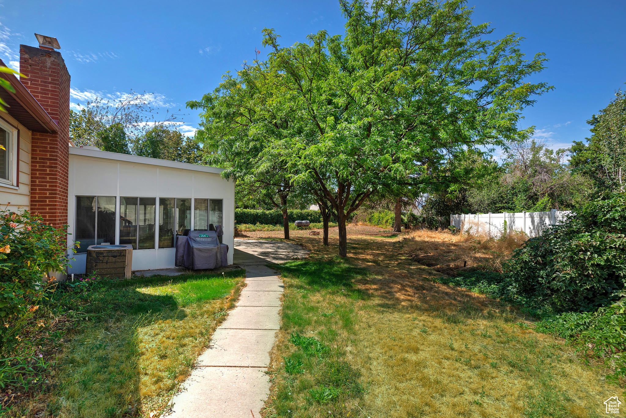 2862 E PAMELA DR