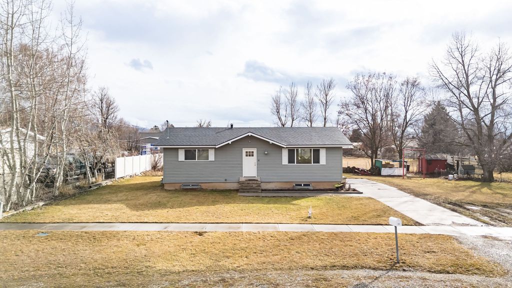 Photo of 282 W 100 S, Smithfield, UT 84335 (MLS # 2137748)