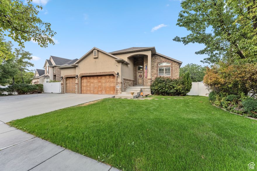 Beautiful home in Murray Bluffs 2 featuring a basement ADU-perfect for rental income or multigenerational living. Prime location near the Jordan river parkway, shopping, schools, and parks with easy freeway access. Rare find in a highly desired neighborhood!