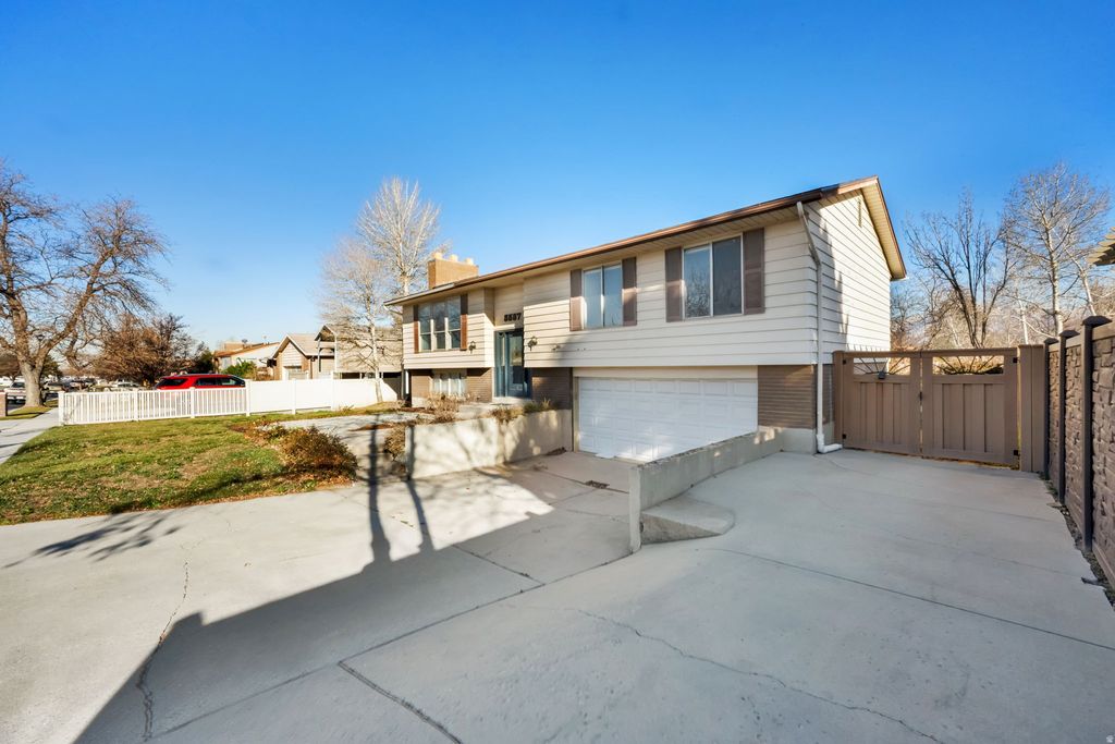 Photo of 5557 S 2200 W, Salt Lake City, UT 84129 (MLS # 2128359)