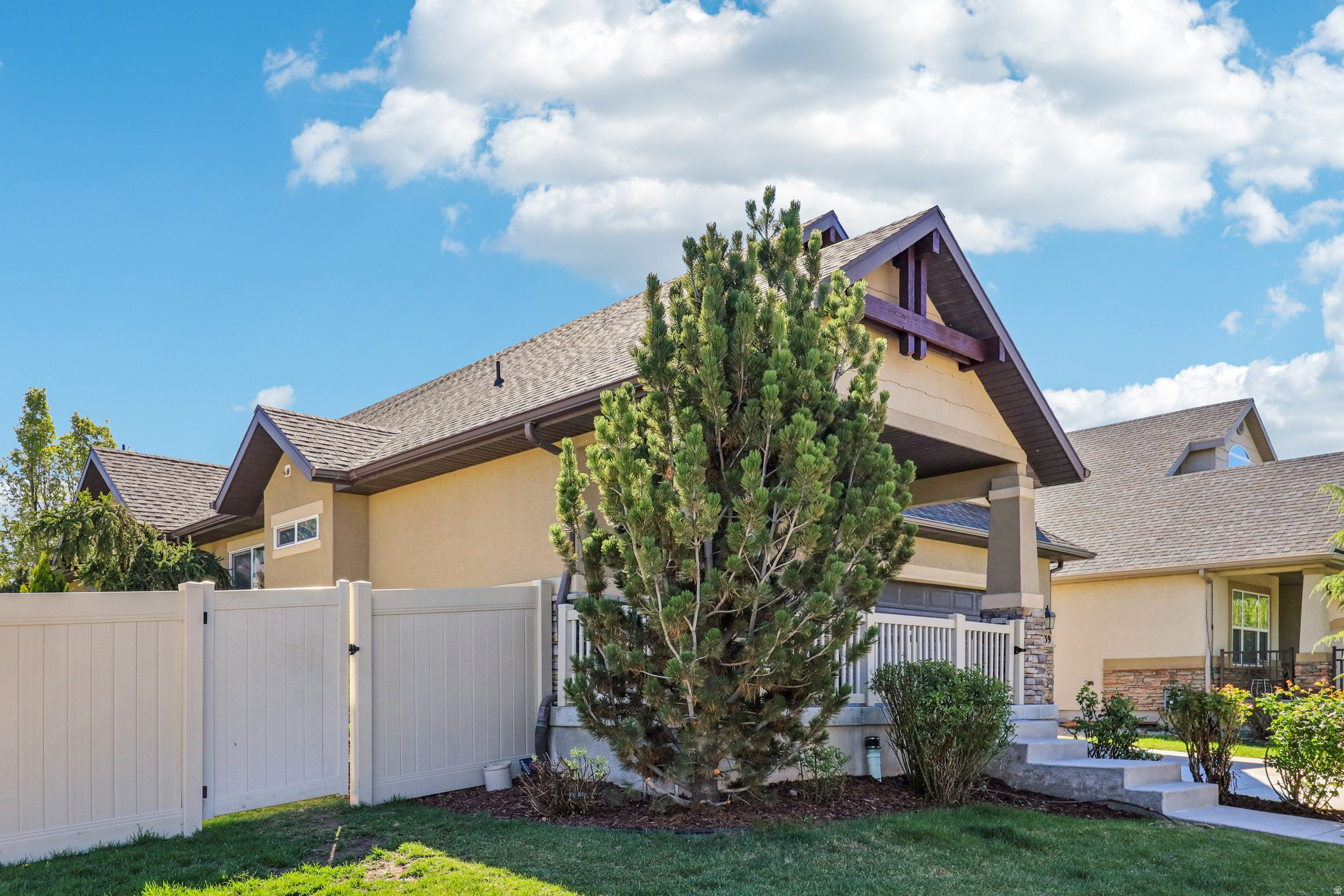 ROSE GARDENS - Residential