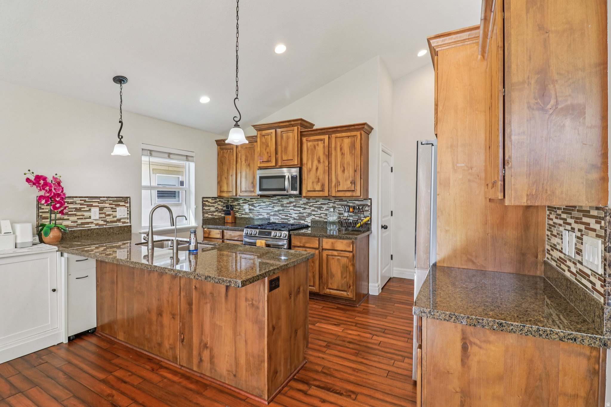 ROSE GARDENS - Residential