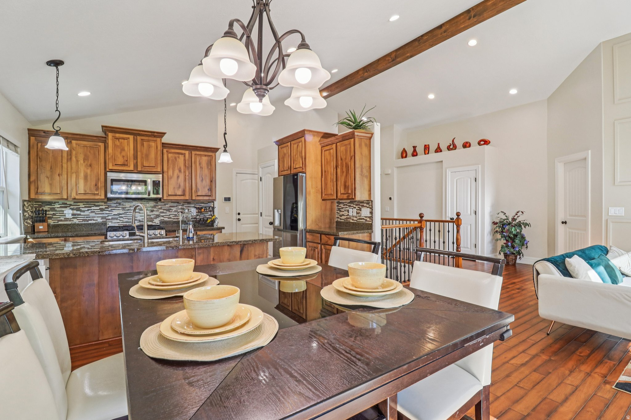 ROSE GARDENS - Residential