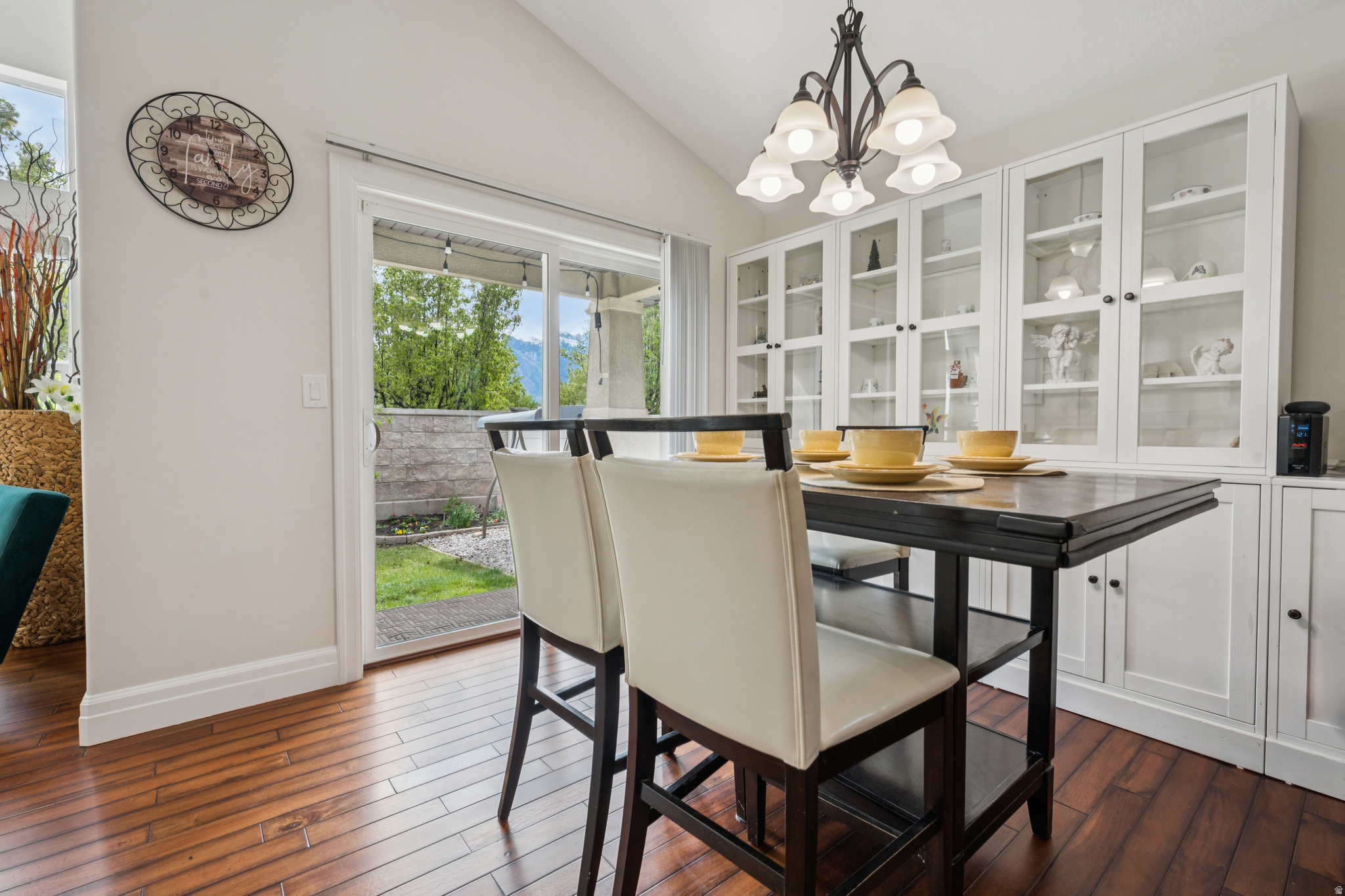 ROSE GARDENS - Residential