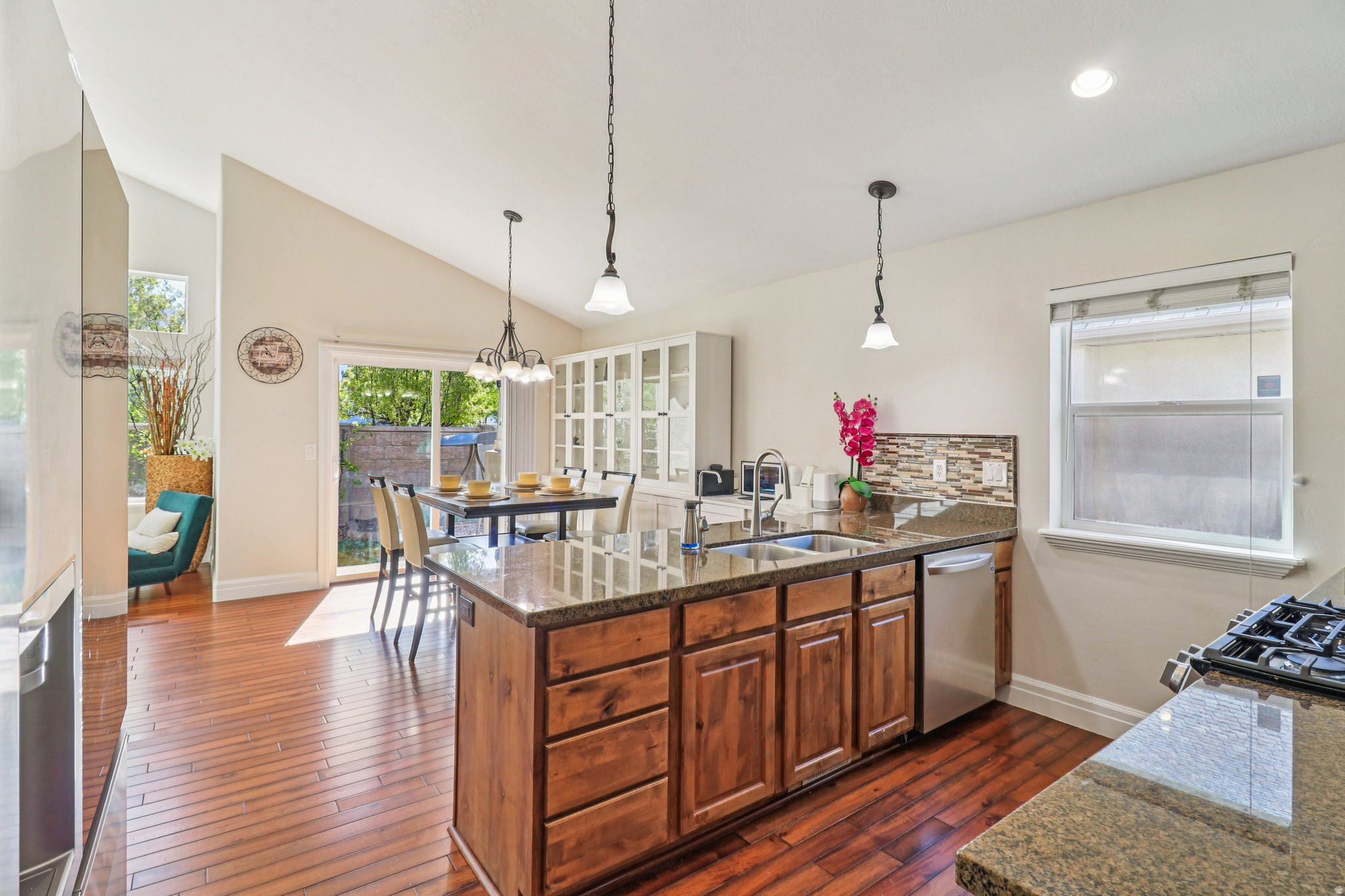 ROSE GARDENS - Residential