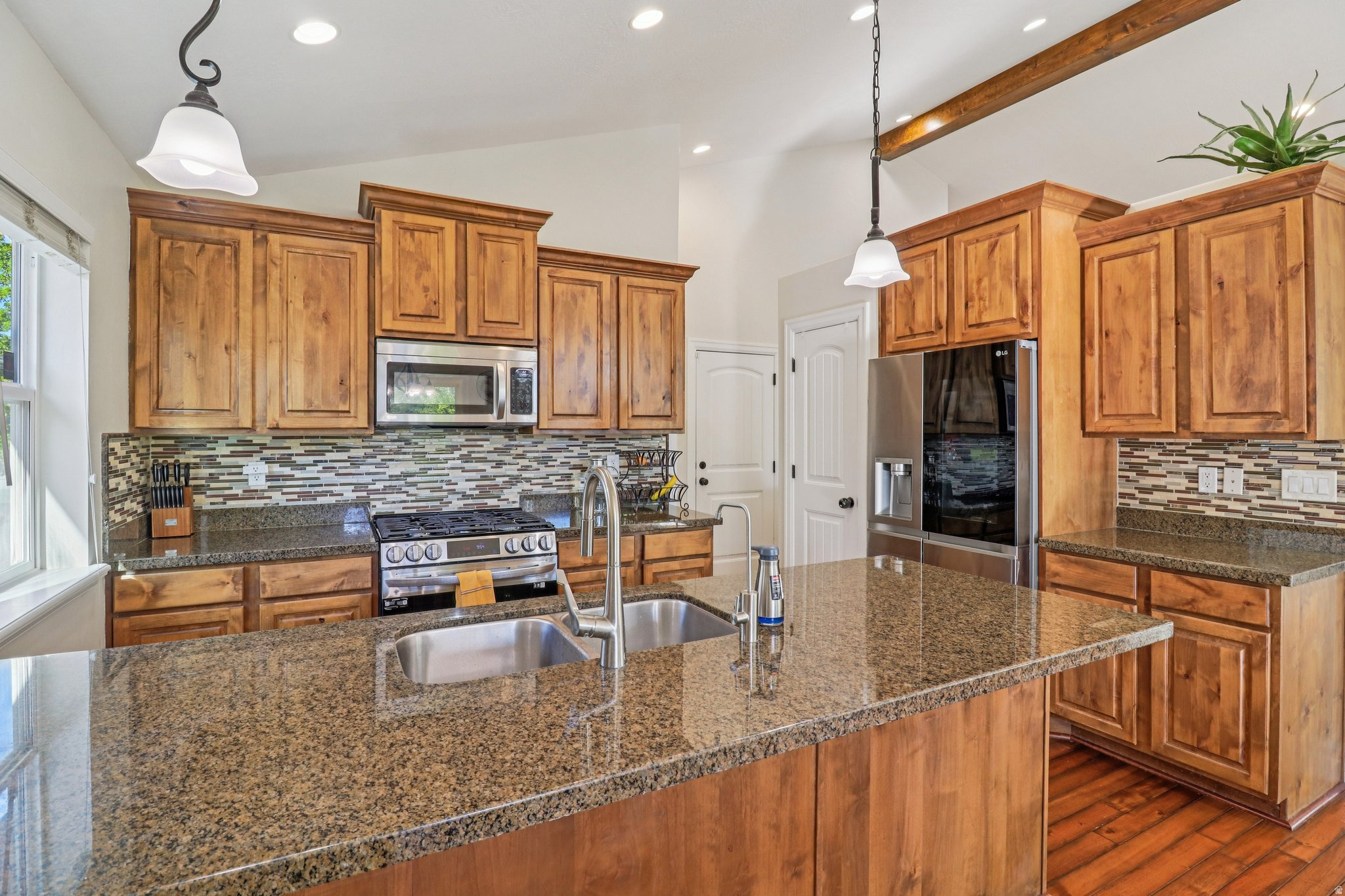 ROSE GARDENS - Residential