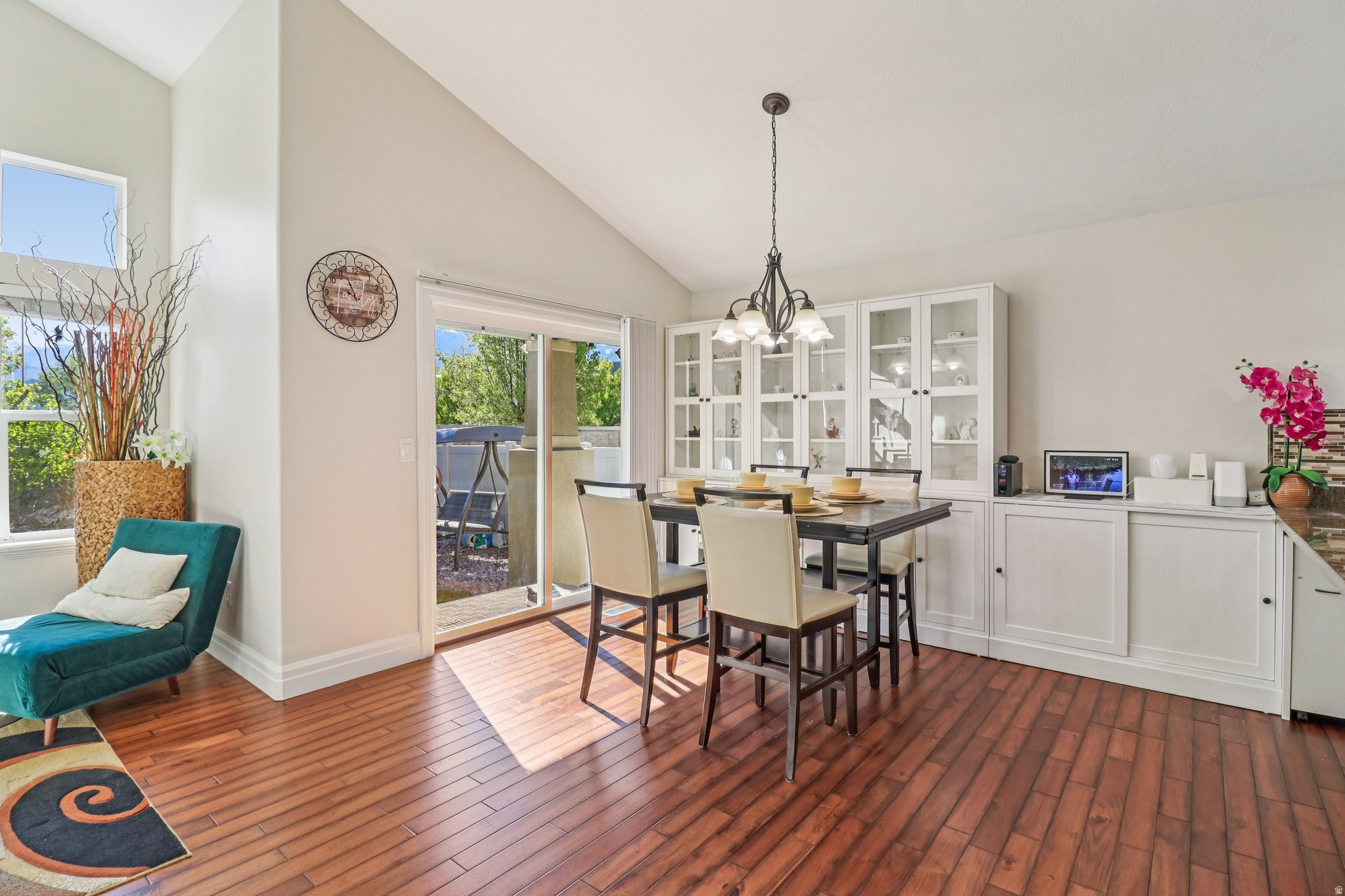 ROSE GARDENS - Residential