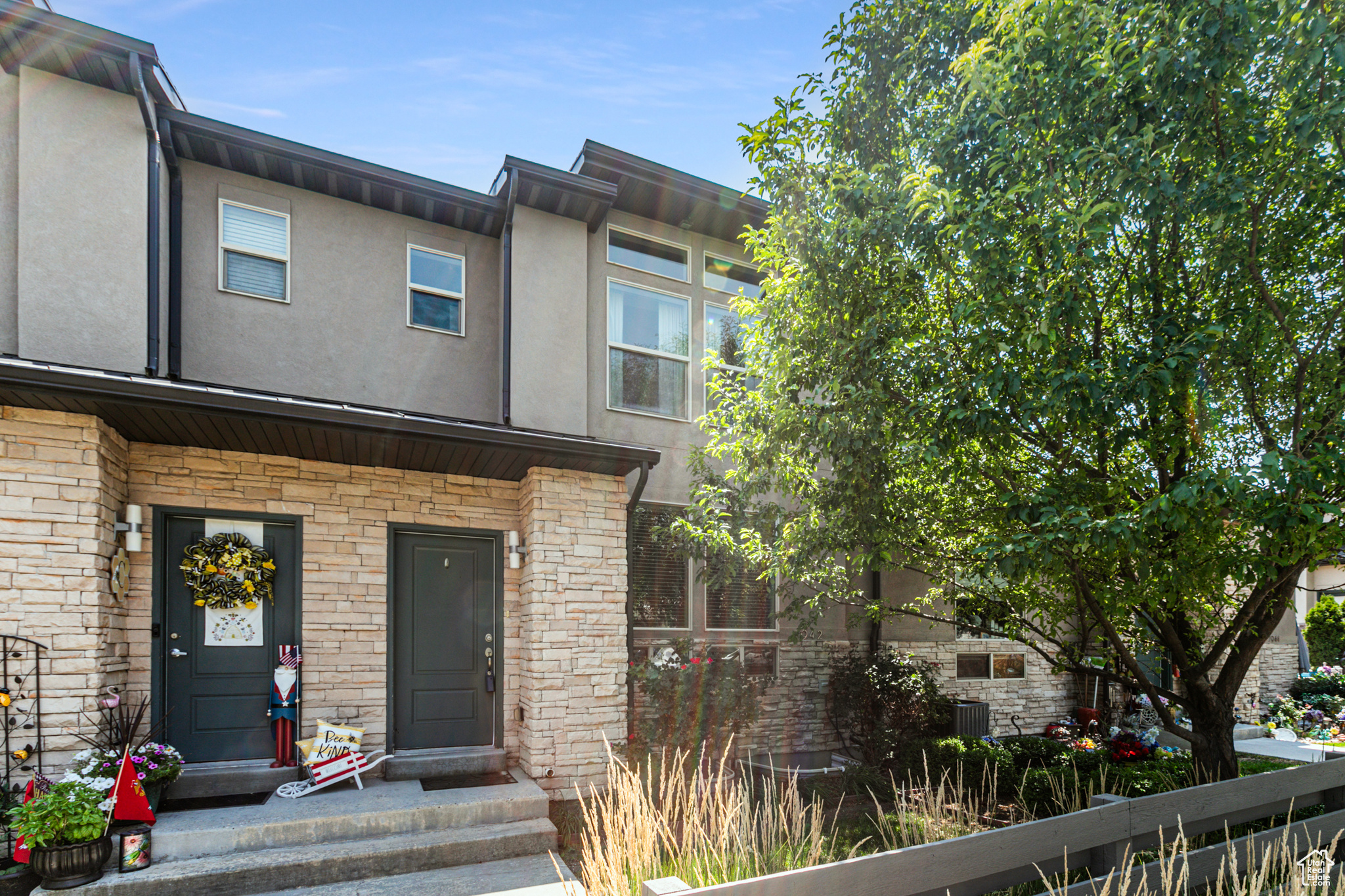 West Jordan, Utah 84081, United States, 3 Bedrooms Bedrooms, ,2 BathroomsBathrooms,Residential,Pending,49241